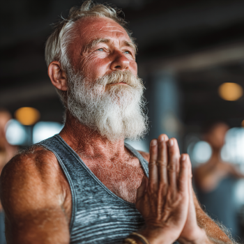 Групове заняття йогою для літніх людей